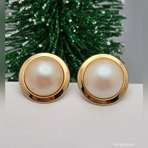 Faux Pearl Stud Pierced Earrings Classic Good Condition Gold Tone